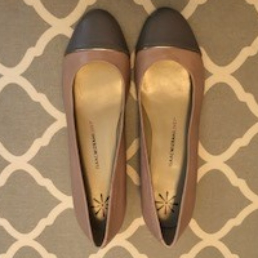 Isaac Mizrahi cap toe pumps
